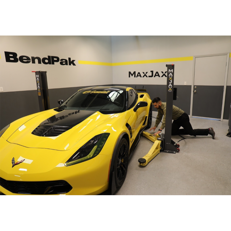 Corvette on MaxJax hoist