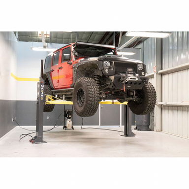 Bendpak MaxJax hoist with Jeep