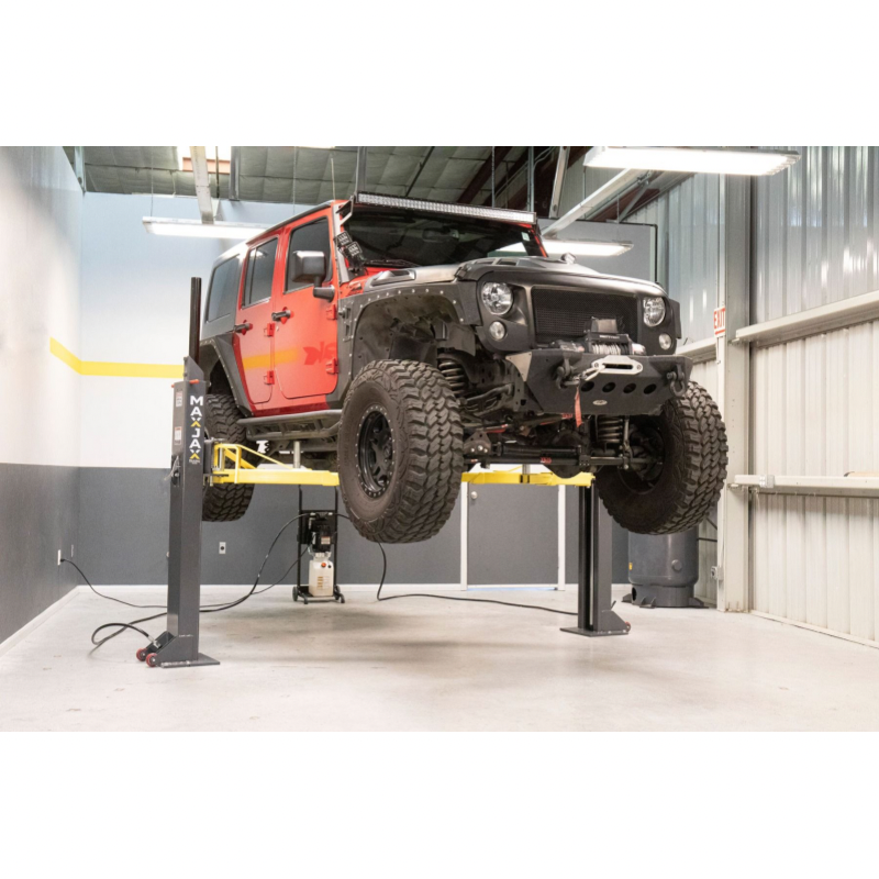 Bendpak MaxJax hoist with Jeep