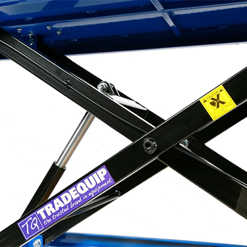 Close up of the TradeQuip 2103T scissor arms and hydraulic ram